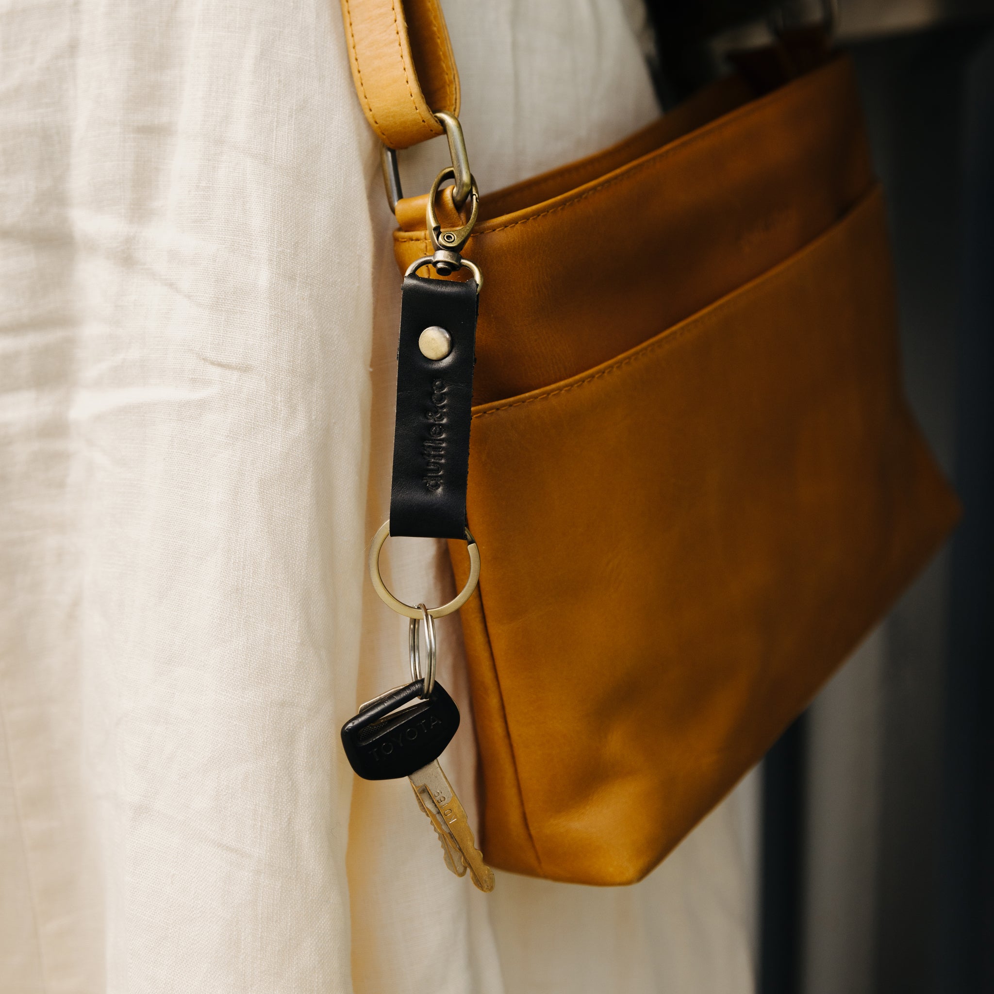 Duffle&Co Keyring in Black Leather